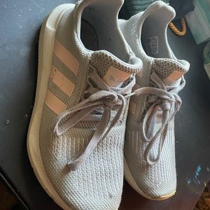 women’s adidas tennis shoes